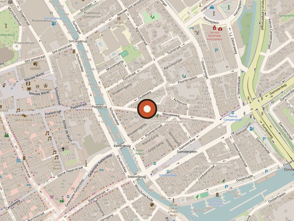 Kaart van het centrum van Groningen met een markering op Nieuweweg 16, tussen de Grote Markt en het Damsterdiep.